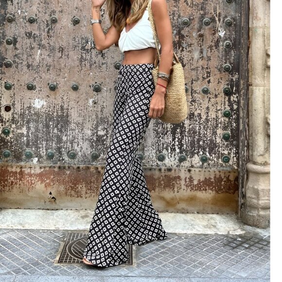 Commense Black and White Geometrical Print Flare Pants - Picture 1 of 2
